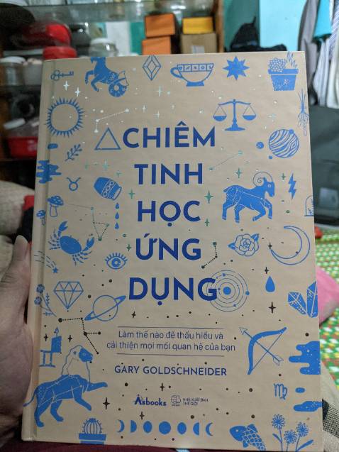 Về mọi thứ thì mình thấy rất ok, dễ tiếp cận với người chưa có nhiều kinh nghiệm về Chiêm tinh học hay đã có. Một góc độ để hiểu thêm về người khác dù nên quá tin là 100% sẽ đúng với tất cả. Nhưng góc độ tham khảo tốt và hữu ích trong kha khá nhiều trường hợp. Cộng thêm Thần số học nữa thì sự kết hợp của 2 môn này sẽ tạo ra nhiều giá trị và hỗ trợ bản thân và người khác cải thiện cuộc sồng!