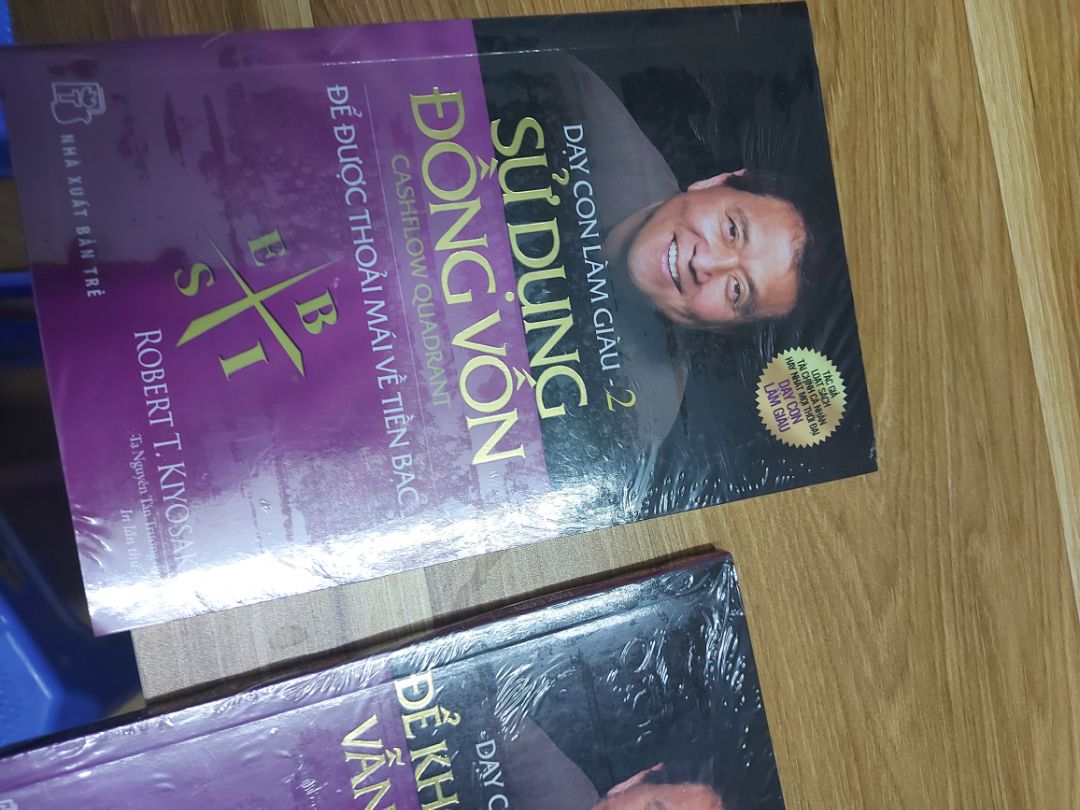 sách được đóng gói rất cẩn thận, giá cũng rất tốt
nội dung mình chưa đọc nhưng mình được sếp rất giỏi và giàu ở công ty giới thiệu khuyên nên đọc để có kiến thức nền tảng về tài chính cá nhân và đầu tư