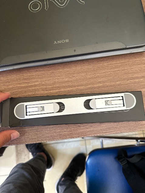 Sai màu đặt hàng. Đặt màu Xám nhưng giao màu bạc