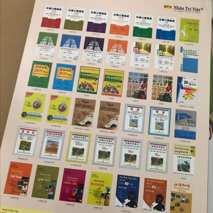 Vận chuyển siêu nhanh. Mình ở tphcm đặt 7h sáng tới trưa 12h đã giao tới. Sách nguyên vẹn , đẹp , ko bị rách móp gì hết