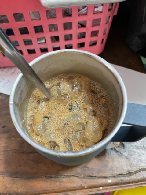 Nhiều shop nhỏ bán giá rẻ hơn, nhưng mình vẫn chọn Tiki Trading vì tin tưởng chất lượng. Hàng lần này Tiki giao hơi cũ, ca bị trầy vài vết xước nhỏ. Hàng locknlock thì khả năng giữ nhiệt tốt, mẫu mã lại đẹp. Mua ca này về uống cafe thì đúng bài rồi.