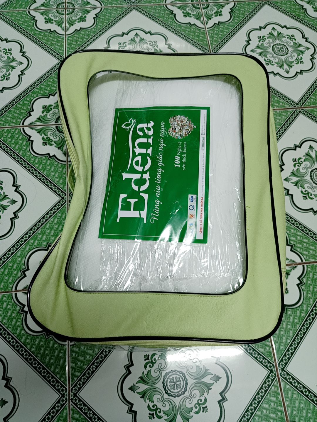 Gối rất êm, mềm mại, nằm rất thích. Mình mua 2 gối, nhưng shop đưa túi đựng chỉ 1 gối, đưa 2 túi ln thì thích hơn .