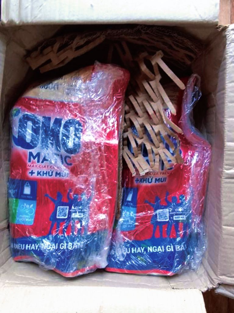 Giao hàng thần tốc quá mọi người ạ, tỉnh lẻ mà đặt trưa hôm trước thì trưa hôm sau hàng đã trên tay. Mặc dù là cận Tết mà từ xử lí đến giao hàng nhanh quá xá
Đóng gói cẩn thận, kĩ càng
Dùng loại này thì đậm đặc với hương cũng rất thơm, quen rồi nên chỉ ứng mua trên Tiki
Điểm 10 cho cả dịch vụ và chất lượng sản phẩm. Mãi ủng hộ