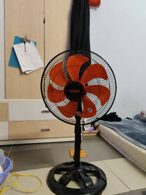 Quạt số 1 mà nó mạnh mún bay lun. Tớm lại giá rẻ, chất lượng, tốt