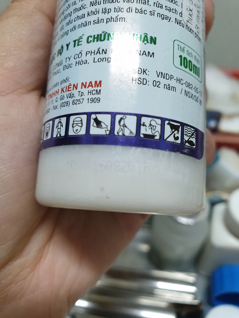 Mình mới nhận hàng nhưng chưa sử dụng, xem trên nhãn chai thì lại có 2 ngày sản xuất, 1 in mờ có dấu hiệu tẩy xóa trên thân chai NSX 16082018, 1 in rõ trên nắp chai NSX 12112019, hạn dùng là 2 năm nếu đúng theo trên thân chai thì sản phẩm này đã hết hạn! Mình mới nhận hàng nhưng chưa sử dụng, xem trên nhãn chai thì lại có 2 ngày sản xuất, 1 in mờ có dấu hiệu tẩy xóa trên thân chai NSX 16082018, 1 in rõ trên nắp chai NSX 12112019, hạn dùng là 2 năm nếu đúng theo trên thân chai thì sản phẩm này đã hết hạn!