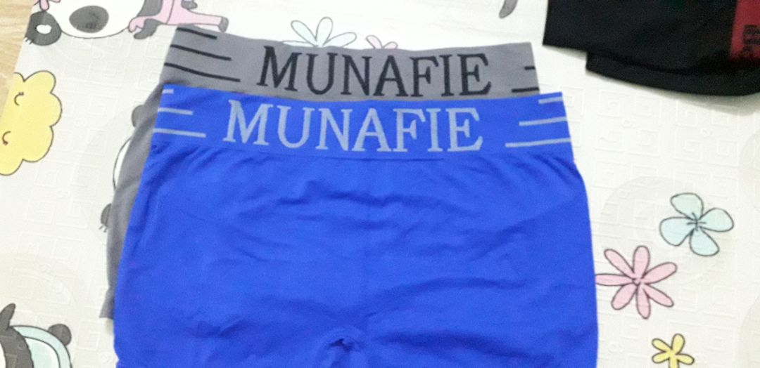 với giá tiền 129k/5 chiếc thì ko thể đòi hỏi gì hơn. mình khá gầy nên nó hơi rộng vs mình.  ae nào 50kg trở lên thì ok nhé. mà combo 5chiec ko nên có màu trắng. lí do dễ bẩn ?