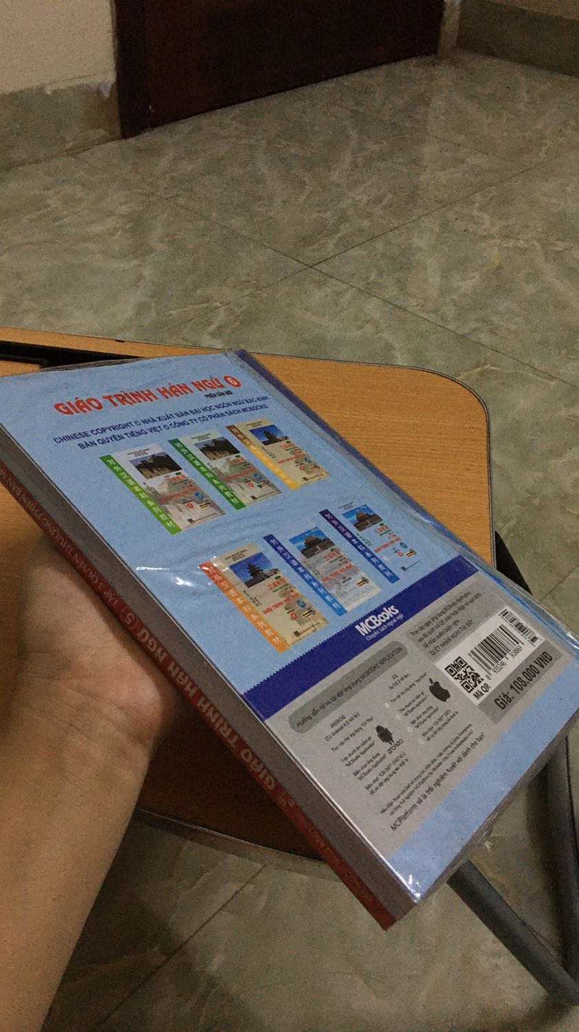 Mình mua combo hán5+6 luôn, mua lần đầu nên cả combo vs ship chỉ 95k, Tiki giao hàng cực nhanh, vừa đặt chiều tối hôm trc hsau đã có hàng rồi. Điều đặc biệt là sách rất hịn, xuất bản năm 2020 luôn. Cực kì hài lòng nha.