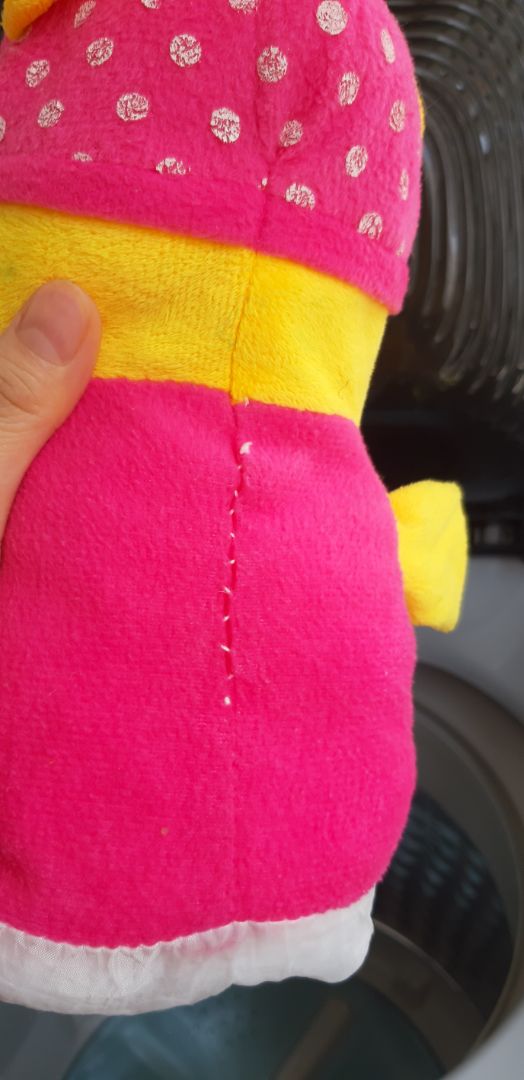 Khăn quá nhỏ, mỏng, k thấm nước. 10 cái mà bằng 3 cái thì làm 3 cái thôi chứ cắt nhỏ quá k tiện tí nào.