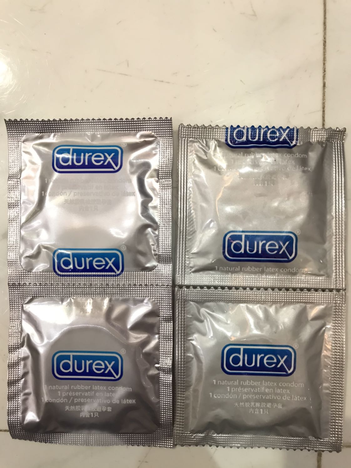 Sản phẩm tốt, sản phẩm chính hãng hộp 12 cái giá tầm 110k đến 120k là Ok.
Các bạn nên phân biệt đâu là hàng giả, đâu là hàng chính hãng như hình nha. Hàng giả chữ mời bên phải, màu nhoè, hàng giả chữ mờ, hướng dẫn sử dụng chữ mờ, giay gấp 3 hình vuông bên dưới ( giá 110k, mua tiki ) Sản phẩm tốt, sản phẩm chính hãng hộp 12 cái giá tầm 110k đến 120k là Ok.
Các bạn nên phân biệt đâu là hàng giả, đâu là hàng chính hãng như hình nha. Hàng giả chữ mời bên phải, màu nhoè, hàng giả chữ mờ, hướng dẫn sử dụng chữ mờ, giay gấp 3 hình vuông bên dưới ( giá 110k, mua tiki )