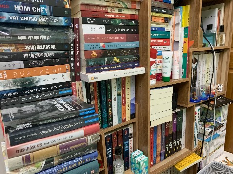 Hơn tám mươi phần trăm mua từ sàn, ngày càng phình to. Gửi tín hiệu vũ trụ để có tiền xây nhà bự hơn. Review này cho nhanh 😗