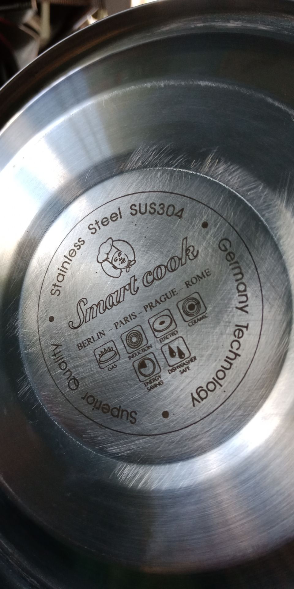 đóng gói rất ôk.nhưng khi nhận logo hình như đã được sơn lại,nấu vài lần ấm đã ngã màu.