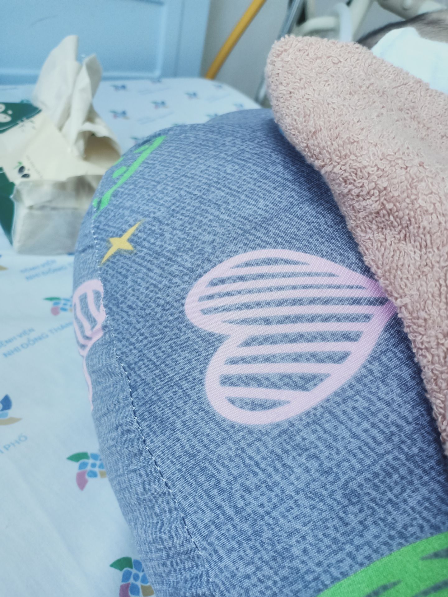 xài 1 vài tháng thì OK.mềm 
đặt kiểu này giao kiểu kia
chẳng có áo ras.mà như gối ôm v ak
mai xong đồn bông sợi nhân tạo vào là xong