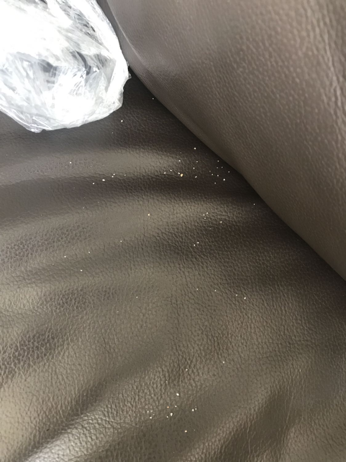 Cái này mình mua để tặng quà giáng sinh cho Ba mình. Vậy mà khi mở ra như đồ cũ. Đã vậy còn bị rớt cát ra ngoài tùm lum nữa, tờ giấy manual bị nhàu nát như lụm lại ở ngoài vậy! Khuyên mn ko nên mua cái này mắc công tốn tiền & thời gian đổi trả nữa. Giá cũng đâu rẻ đâu!