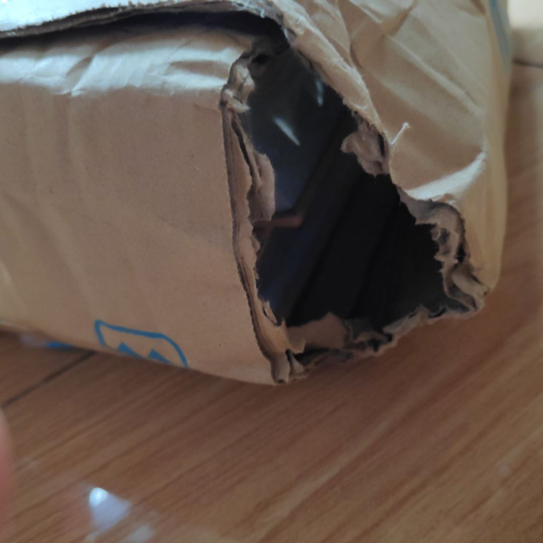 tiki đóng hàng chán quá, 1 bộ sách vừa đọc vừa sưu tầm mà đóng hàng ẩu, làm cho sách bị dập nhiều chỗ tiki đóng hàng chán quá, 1 bộ sách vừa đọc vừa sưu tầm mà đóng hàng ẩu, làm cho sách bị dập nhiều chỗ