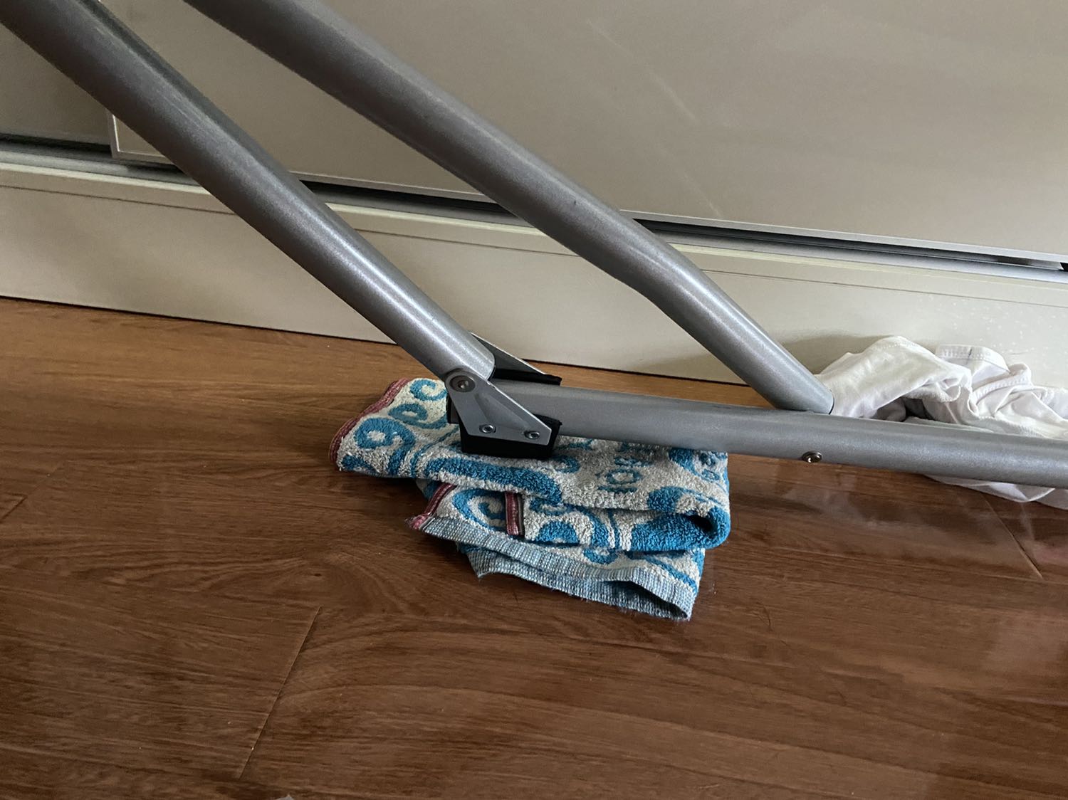 Shop ơi võng thì êm mà cái khung phải chêm nó mới vững được. Shop cho người đến nhà chỉnh được không, khung bị cong hay sao đó Shop ơi võng thì êm mà cái khung phải chêm nó mới vững được. Shop cho người đến nhà chỉnh được không, khung bị cong hay sao đó