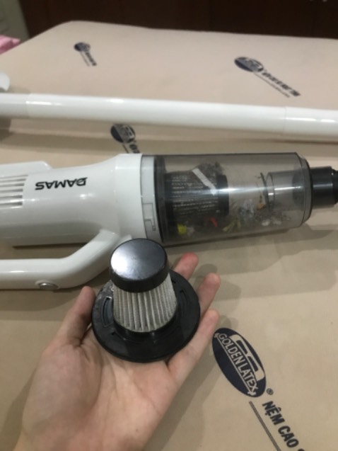 Mua máy hút bụi kèm bộ lọc này cũng ok nè, thay phiên nhau để xài, hút bụi xong lấy bộ lọc ra chà rửa rồi phơi khô, xong xài tiếp, cũng okela, xài lâu thì bộ lọc bị đen nhưng mình thấy hong ảnh hưởng gì cho lắm