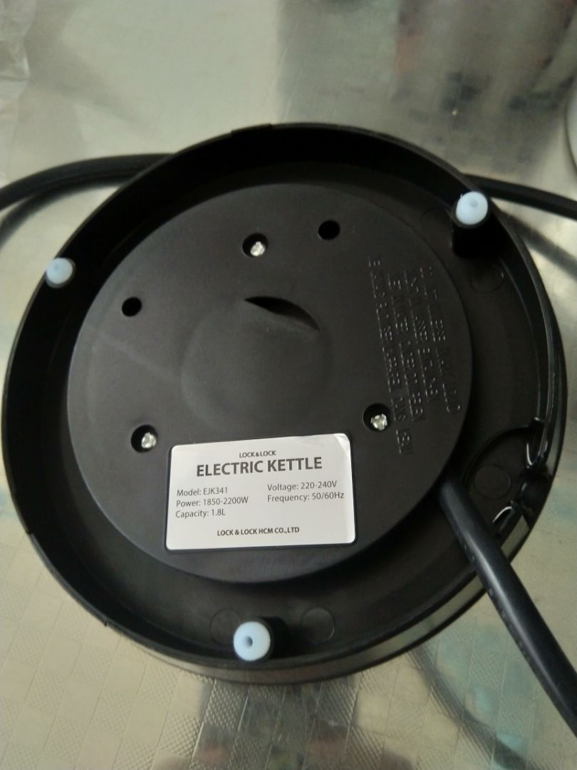 Vừa mới giao hàng. Lấy ra đun thử. Bấm nút thì nắp sẽ bật ra. Có điều chỉnh nhiệt độ. Led màu đỏ, đẹp. Vì là thủy tinh nên sẽ hơi nặng. Khi đun nóng thì chỉ còn phần màu đen là đụng vào được, những chỗ khác dễ gây phỏng, nên chú ý nếu nhà có trẻ nhỏ. Độ bền thì tạm thời chưa đánh giá được.