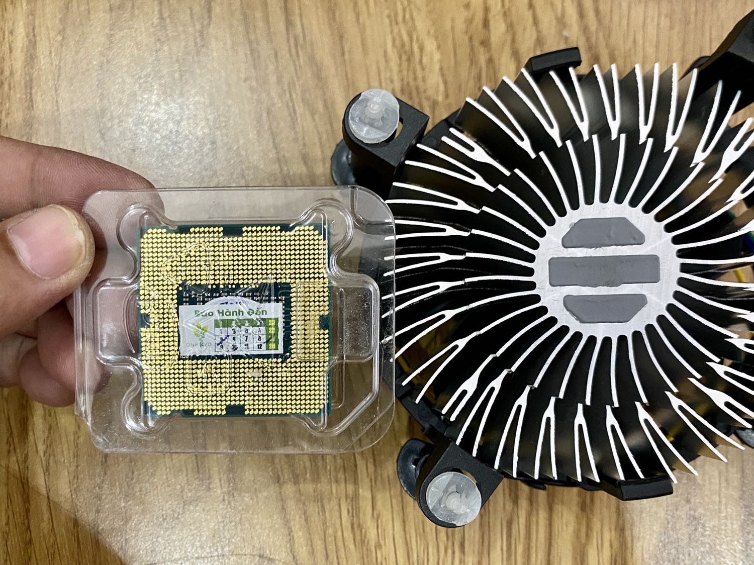 Ổn. Hàng xài tạm ổn với giá. Không game gủng đồ hoạ gì, chỉ làm văn phòng ok. CÓ KÈM FAN cho CPU luôn nha. Lắp máy phụ cho trẻ con học, hoặc để vọc phá không tiếc. Xài mấy tuần vẫn chưa vấn đề gì.