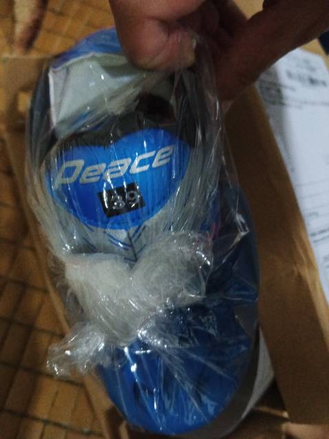 K hiểu nổi luôn, m gửi lại giày đổi size 39 sáng 43, lại trả nguyên zise 39