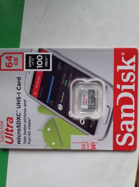 1. Tiki giao hàng rất nhanh, gói hàng đẹp.
2. Cảm thấy thất vọng với sản phẩm khi nhận được, sau khi kiểm tra phát hiện thẻ nhớ đã bị lấy ra rồi (Có đường cắt bằng dao lam ở phía bên phải mặt sau bao bì sản phẩm,  khây đựng thẻ nhớ bên trong củn bị bóc mặt kiếng bao bọc). 
Mình sợ thẻ đã bị cài phần mềm gây hại cho máy, nên các bạn sau khi mua nhớ kiểm tra thật kỹ lưỡng sản phẩm nhé.
(Ảnh minh chứng phía dưới)