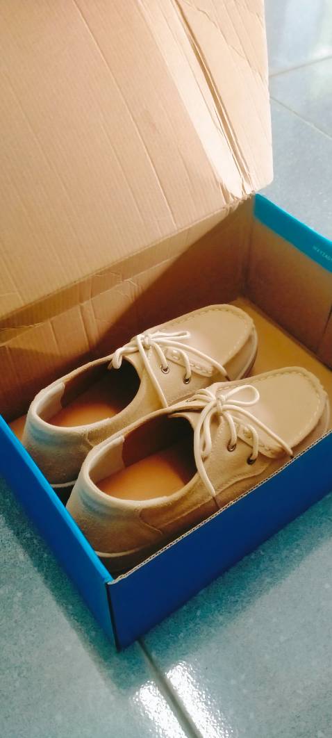 Shop hoan hỉ cho em trả hàng với nhé.Em mang đôi này chật bị đau chân.Em cảm ơn shop nhiều.