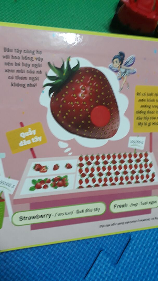hình ảnh đẹp, giấy cứng có tiếng việt và tiếng anh đọc các loại quả và đặc biệt ta có thể ngửi đc mùi thơm các loại quả trong cuốn sách này.Thât thú vị! Trẻ em rất thích.
