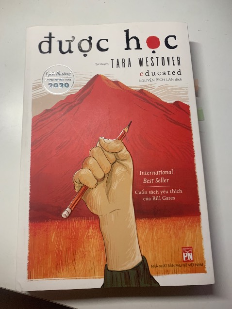 Cuốn sách dày nhưng nội dung rất dễ đọc, vì là tự truyện của tác giả, nội dung càng về sau càng cuốn. Mình thực sự nể phục ý chí và sự thông minh của Tara, dù hoàn cảnh ngăn cản của gia đình.