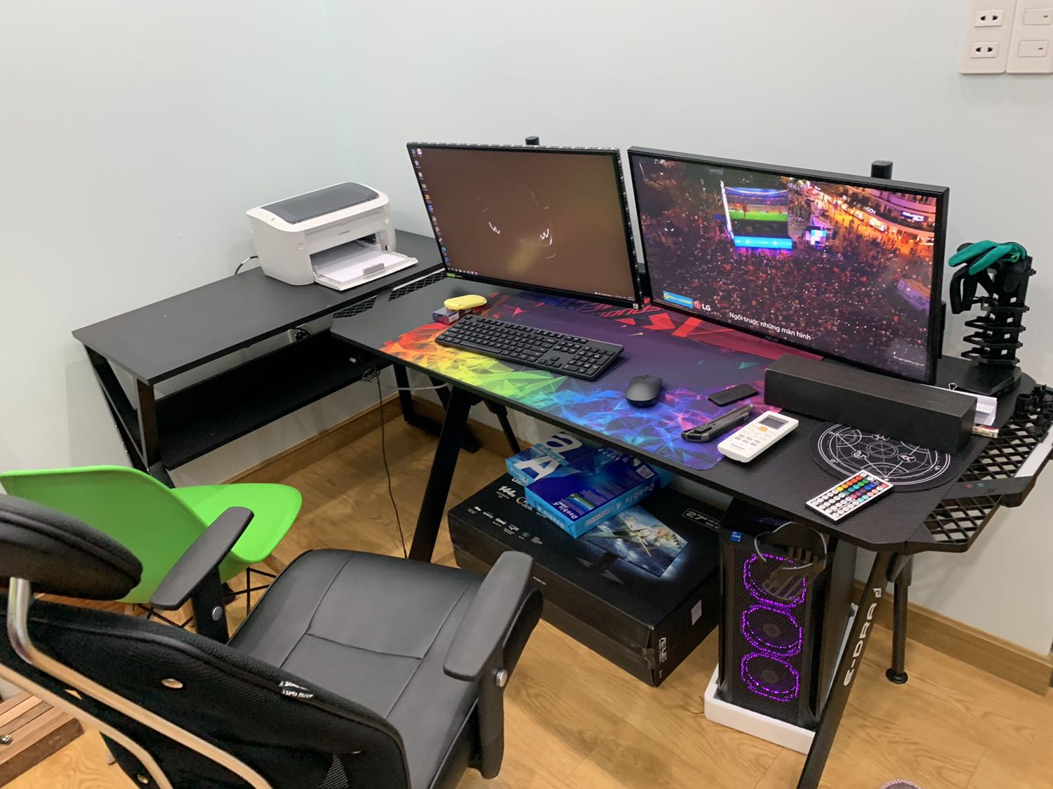 Giao hàng nhanh, hàng nguyên hộp tuy nhiên gỗ bị tróc trong quá trình xuất. Nhưng đánh giá là tốt khi có sẵn vít và lục giác nên dễ lắp. Tuy nhiên bàn hơi yếu nên để đồ thôi chứ ngồi thì sẽ bị rung. Nhưng trong tầm giá này thì lhas ổn