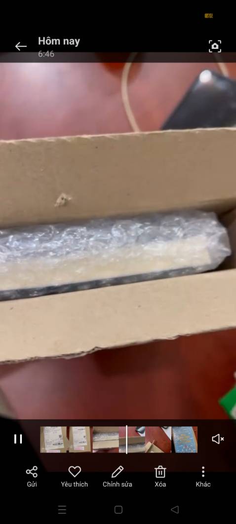 Tôi đặt 2 quyển sách, mà giáo có 1 quyển, nhưng vẫn thu tiền 2 quyển. 
Hãy hồi đáp lại cho tôi