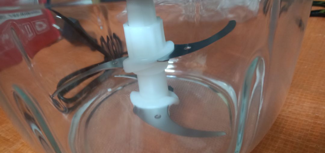 Máy chạy rất êm, lưỡi dao sắc rất sắc xay thịt xay ớt xay tỏi rất là ok luôn. Sp chất lượng
Edit: Trải nghiệm sau khi dùng thêm 3 ngày thì mình thấy sp khá là tuyệt, mình hơi thắc mắc cách lắp đặt máy, nhắn tin shop hỗ trợ rất là nhiệt tình luôn nên mình phải lên đây sửa đánh giá cho nó nhiệt tình. Máy xay thịt, xay các loại thực phẩm, xay cái gì cũng được chắc chỉ có xay đá là không được thôi :))))) Vì shop rất nhiệt tình nên mọi người ủng hộ shop nhé 👍