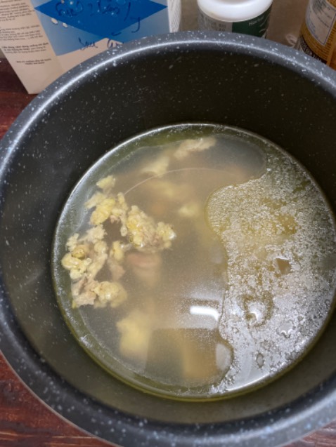 Mình dùng mới dc tầm 5 lần mà nấu lúc có áp lúc ko,tức là kiểu lúc nấu xong ấn nút van xả thì trong nồi ko có tí áp suất nào để xả ra cả, vặn nắp là mở ra được luôn, ko biết chế độ đổi trả hay bảo hành như thế nào. Nhưng cảm giác mua nồi mới dùng dc mấy lần đã chập cheng thế này thì quá tệ.