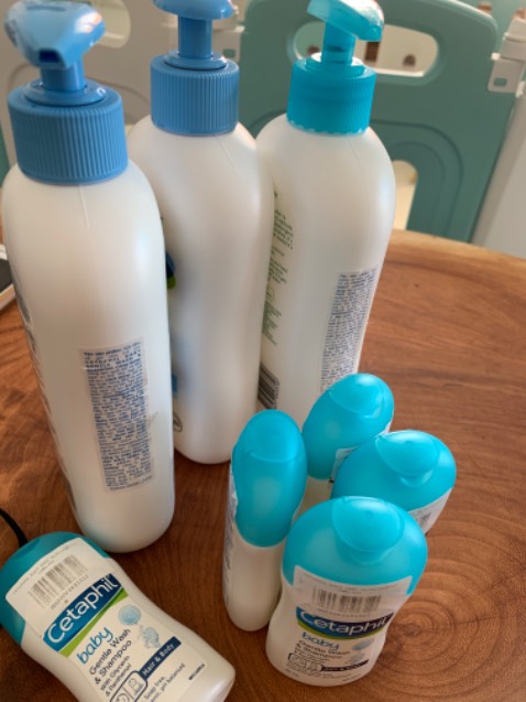 Sữa tắm gội dịu nhẹ cho bé, mùi hương dễ chịu. Lotion giúp làm mềm mịn da, dưỡng ẩm tốt Sữa tắm gội dịu nhẹ cho bé, mùi hương dễ chịu. Lotion giúp làm mềm mịn da, dưỡng ẩm tốt