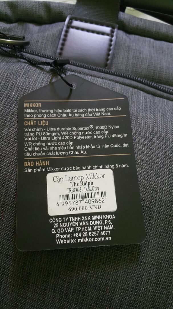 Hài lòng với sản phẩm. Cặp xách gọn, nhẹ, nhiều ngăn tiện dụng. Đựng gọn lattop 15.6 in. Chất liệu ok, đường may chắc chắn.
Tuy nhiên trên nhãn sản phẩm có ghi bảo hành 5 năm nhưng không thấy phiếu bảo hành trong sản phẩm???