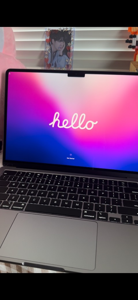 Tiki giao hàng nhanh, bọc hành kỹ càng, khi nhận hàng có OTP xác minh đảm bảo an toàn. Shipper cũng kiên nhẫn đợi mình kiểm hàng. Máy thì siêu đẹp, màn hình đẹp, load nhanh, đồng bộ tốt. Có nhiều sao hơn cũng cho luôn. Yêu Tiki 😍