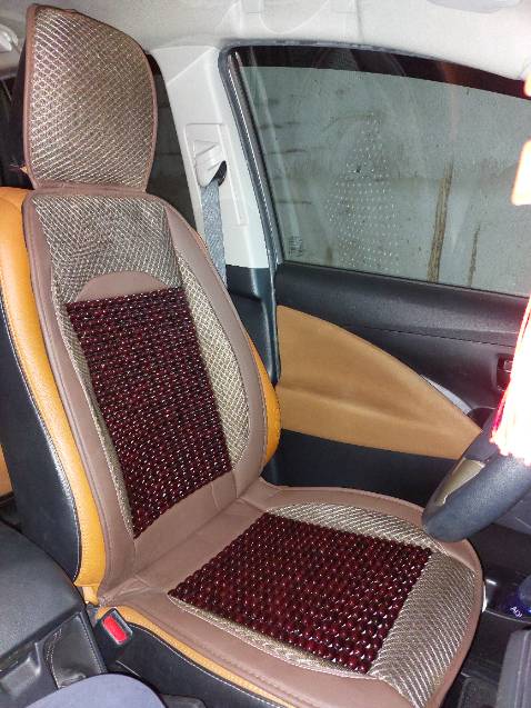 Đóng gói cẩn thận, mẫu mã đẹp, ôm ghế, ngồi mát lưng và mông...ổn trong tầm giá.