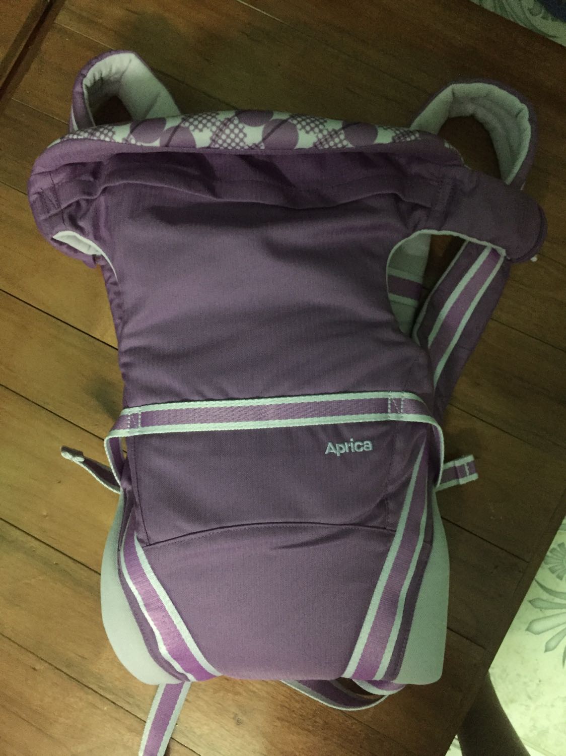 Hàng của Aprica thì khỏi chê về chất lượng. Địu đc nhiều tư thế, tiện dụng, màu sắc trang nhã, kiểu đang đẹp. Mua trên Tiki đc đóng gói cẩn thận, giao nhanh, lại đc giảm giá nhiều hơn những chỗ khác nữa. Từ khi có em địu này mình đưa bé ra ngoài chơi dễ dàng hơn hẳn! Hàng của Aprica thì khỏi chê về chất lượng. Địu đc nhiều tư thế, tiện dụng, màu sắc trang nhã, kiểu đang đẹp. Mua trên Tiki đc đóng gói cẩn thận, giao nhanh, lại đc giảm giá nhiều hơn những chỗ khác nữa. Từ khi có em địu này mình đưa bé ra ngoài chơi dễ dàng hơn hẳn!