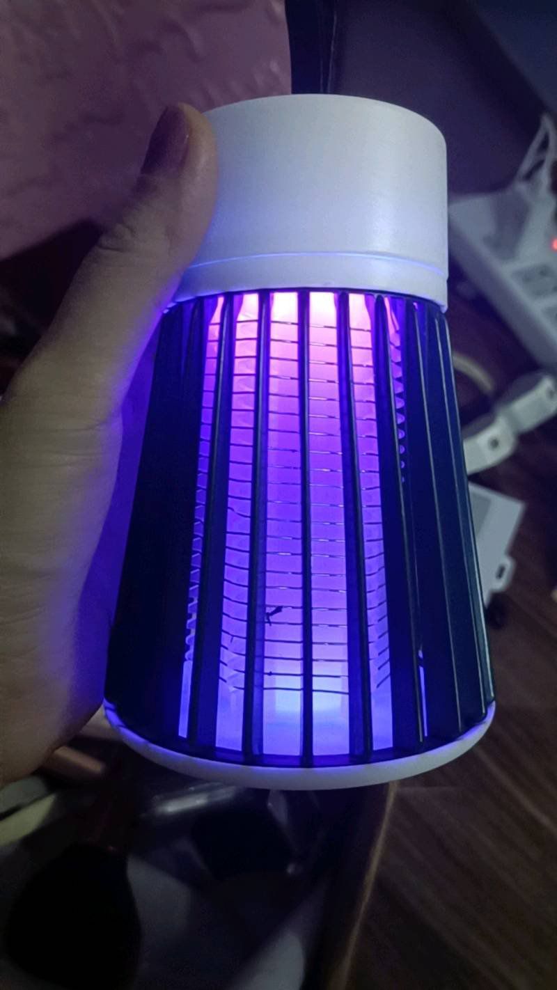 đèn nhìn thì nhỏ mà bắt muỗi hiệu quả quá. đã mua 2 em về đung thử và rất ưng