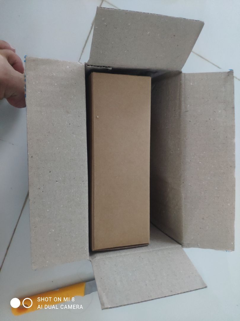 sản phẩm giống mô tả, đóng gói cẩn thận và thẩm mỹ. cạo râu rất sạch và dễ sử dụng. pin khá trâu, thiết kế dễ lau chùi vệ sinh. còn về độ bền của máy sẽ quay lại đánh giá sau vài tháng sử dụng