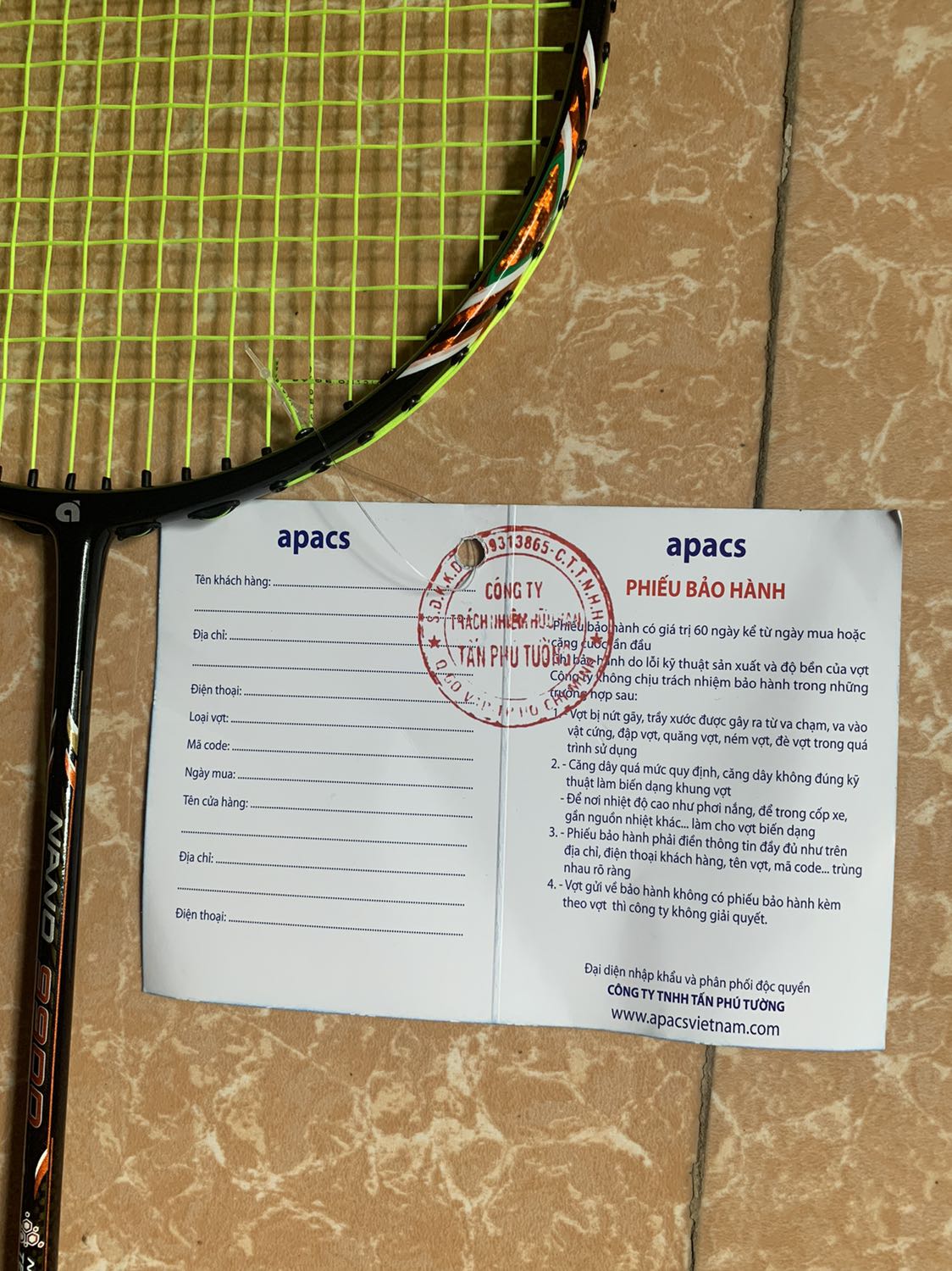 Đóng gói rất chắc chắn, ship hàng nhanh. Vợt cầm rất nhẹ. Độ bền thì phải dùng mới *** được.