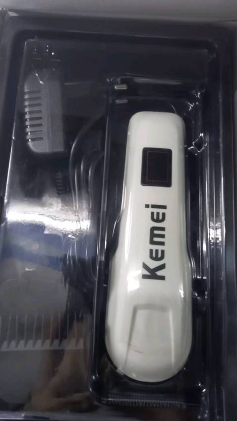 Sản phẩm dùng rất tốt, cắt tóc ok, pin dùng nửa tiếng hết có 5%. Hàng đóng gói rất đẹp.