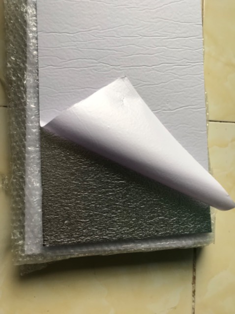 Keo dán rất dính, màu rất đẹp vệ sinh rất dễ, giao hàng nhanh.....