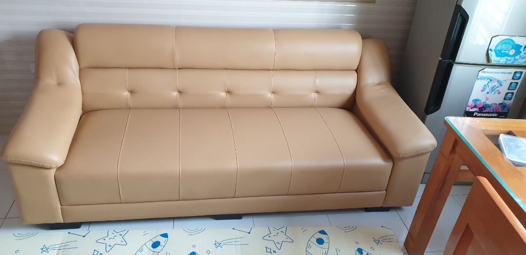 ghế đẹp, ngồi êm, đàn hồi tốt, ko xẹp lún, thiết kế tiện lợi, giao đúng như hình, giá khuyến mại tốt, túm lại rất hài lòng. Rất cảm ơn 2 nhân viên giao hàng làm vc có tâm, đã bộc vải