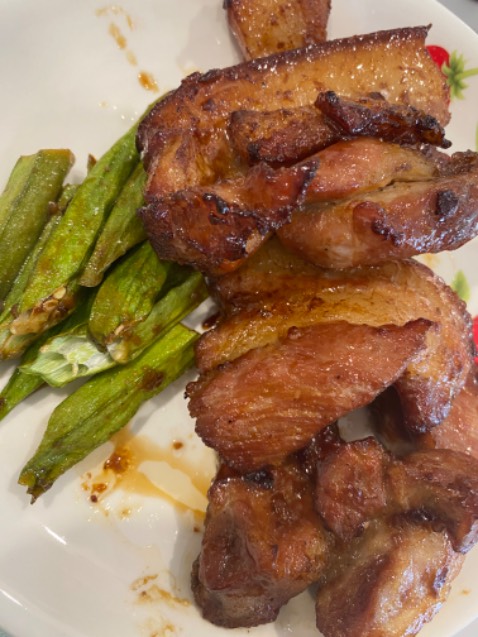 Nồi rộng, nướng ngon hơn nhiều so với nồi chiên nội địa khác (trước mình mua một cái 5 lit đâu đó 1tr nhưng nướng chán lắm, nhưng cái này ưng thực sự), rất to nha mn. To lắm, vệ sinh hơi mệt. Nhưng được cái ngon, bữa mua được chai nước chấm ớt xanh ngon quá nên mua nồi về để nướng thịt ăn kèm đó, nhưng ngon hơn cả tưởng tượng. =)))))))) nói chung là tiền nào của nấy.