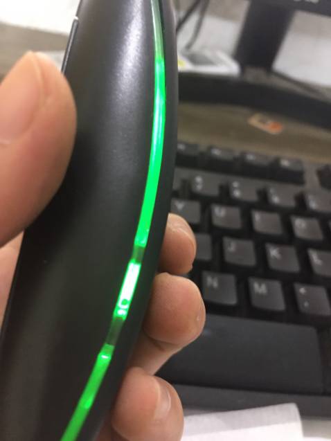 chuột đẹp, dùng mượt, có đèn led như hình mô tả, đúng chất lượng, có 1 vài shop cũng  bán nhưng m thấy hàng của shop giá ok nhất và nhiều đánh giá tốt, nói chung là chưa có gì để ch ê tới thời điểm hiện tại, đèn led đổi màu liên tục trông rất đẹp mắt