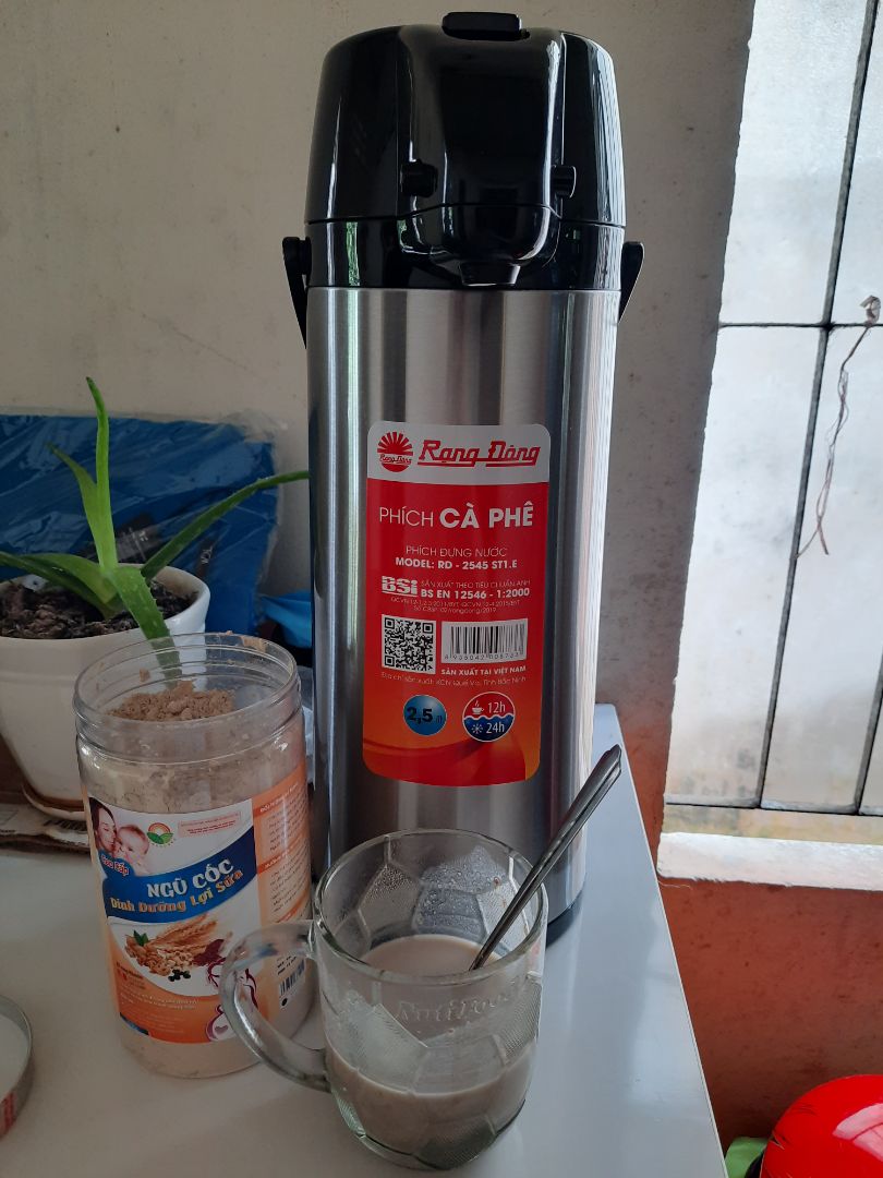 Tiki đóng gói cẩn thận. mình rất hài lòng về phích nước nóng này, rất tiện ích. mấy a có vợ sắp sanh nên sắm để dành cho vợ pha ngũ cốc hay pha sữa cho bé rất tiện. giữ nóng lâu , còn chất lượng độ bền xài một thời gian lâu mới biết đc
mình mua của nhà cung cấp Huyền Châu Bùi