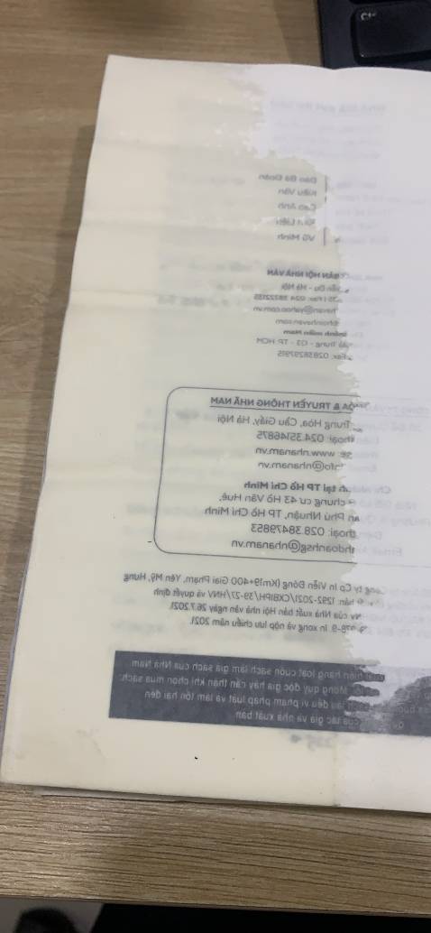 Mình quá thất vọng với sản phẩm, người vận chuyển.
Mình đã nhờ 1 người bạn nhận hộ, nếu là mình thì sẽ không nhận sản phẩm đó.
Bán sách mà không bọc 1 cái gì luôn, để 1 cuốn sách không, vận chuyển thì mưa ướt hết sách, rồi đọc sao, phơi khô nó phồng lên hư hết cả cuốn sách.
Thật không thể chấp nhận được luôn.