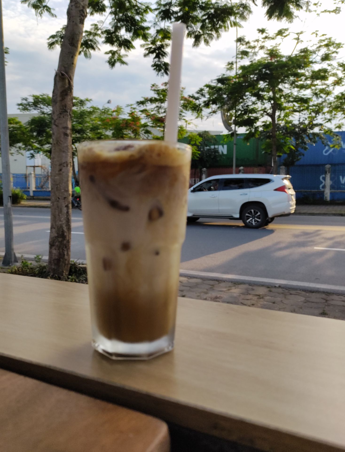 Bột xay hơi mịn (chắc do cảm nhận cá nhân) nên đem lại nhiều vị chua cho hạt arabica, màu nước ra khá đẹp. Đem đánh bọt pha bạc sỉu thì ngon, cold brew thì khó lọc do mịn quá.