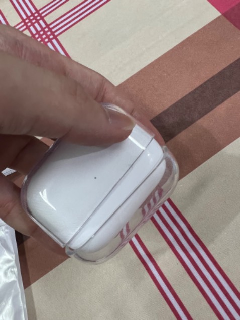 ốp khá lỏng, ko dễ gắn, nt hỏi shop thì trả lời như kiểu lỗi do ng dùng ko biết lắp, phải ngàm này ngàm kia... trong khi chức năng cơ bản của 1 cái ốp lắp vào xài ko có mà phải đòi hỏi kỹ thuật, tệ, giá cao, ko bao h mua lại