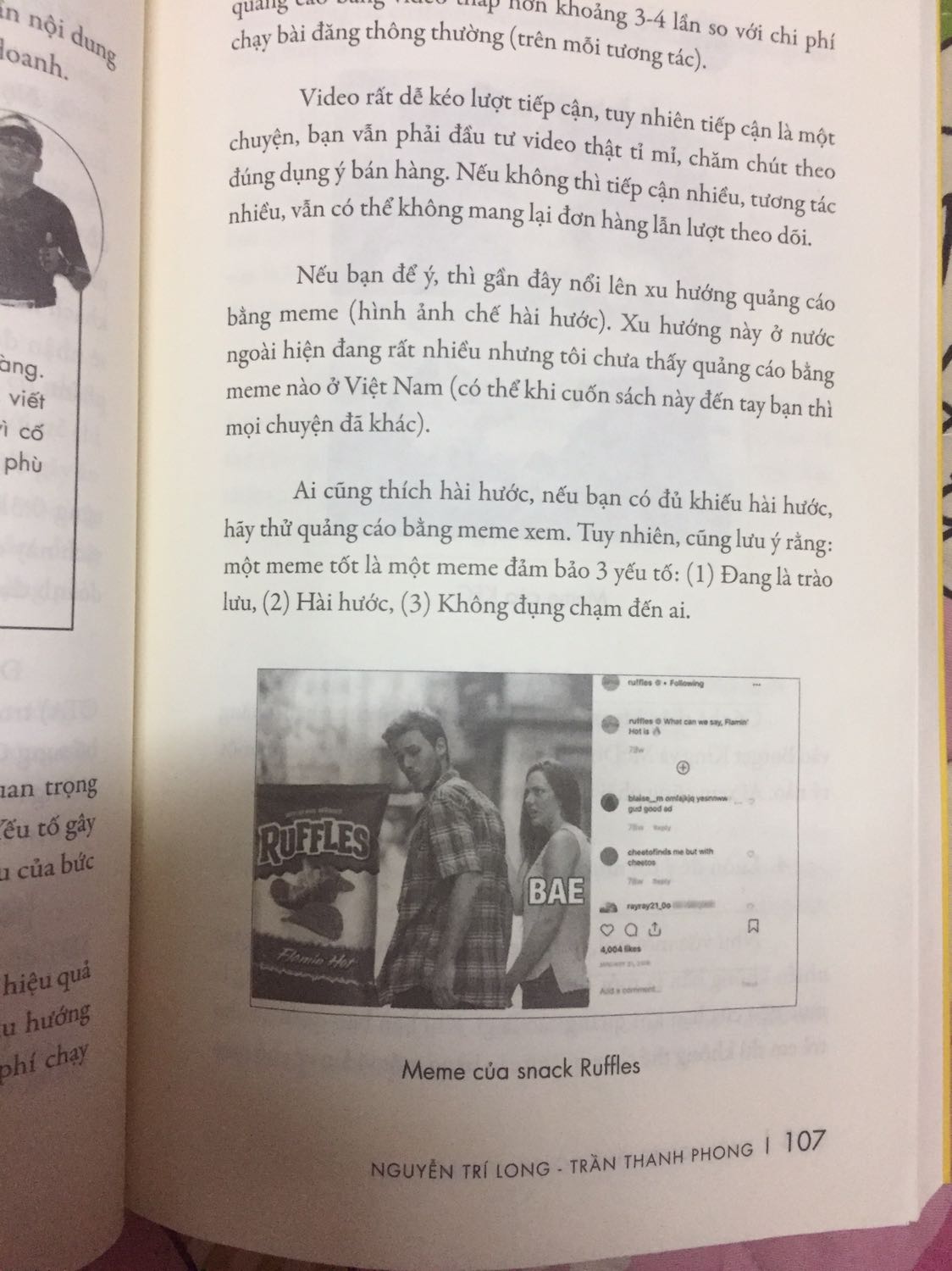 Xu hướng chuyển đổi số của thời đại công nghệ 4.0 kinh doanh online bùng nổ trên mọi ngành , mọi lĩnh vực . Dịch bệnh khiến mọi người ngại ra ngoài và tiếp xúc lại càng đẩy cho thị trường Kinh doanh online phát triễn mạnh hơn bao giờ hết thậm chí là chiếm thể thượng phong . Mình  hiểu rõ điều đó , nhưng vẫn chưa biến những suy nghĩ của mình thành thực tiễn vì sợ nhiều thứ , những thức đó luôn khiến bạn chùn chân ... sợ không biết nguồn hàng ,không biết tập trung bán ở kênh nào sàn nào là ổn , ưu và nhược điểm của các bên vận chuyển , quảng cáo làm sao và như nào để tương tác tốt nhưng vẫn tối ưu chi phí , cách khuyến mãi như nào để không mất giá trị thương hiệu , cách xây dựng lòng tin của khách hàng khi họ đặt mua đồ online vì họ chỉ mua khi thực sự cảm thấy tin tưởng ,kịch bản bán hàng và livestream như nào để thu hút và chốt được đơn , thuật toán của Facebook , google như nào để mình vận dụng để tăng tương tác cho page bán hàng của mình , và cả cách chăm sóc khách hàng để họ trở thành khách trung thành của chúng ta .... tất cả những lo ngại trên và những trăn trở , khó khăn và bí quyết trong quá trình kinh doanh online điều được giải đáp trong cuốn sách này . Cuốn sách này sẽ giúp mình cơ cấu lại mọi thứ khiến mọi thứ trở nên rõ ràng trong từng bước của quá trình kinh doanh online của mình. Một cuốn sách rất đáng để đọc , giá cả đi đôi với chất lượng nhưng với mình cuốn sách này lại đi ngược lại luận điểm trên vì chỉ chưa đến 200k nhưng mình lại học được rất nhiều thứ để trong quá trình kinh doanh mình không bị mất tiền ngu , thậm chí là thấy bại thì mình cảm thấy mình rất lời và may mắn khi biết và đọc dc quyển sách này .