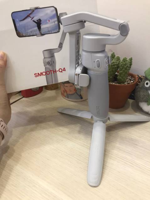 Gimbal nguyên seal, hàng chính hãng. Mình có *** thử, ban đầu chưa biết sử dụng nên hơi khó khăn nhưng Shop hướng dẫn rất nhiệt tình. Chống rung rất tốt, 5 sao nha!